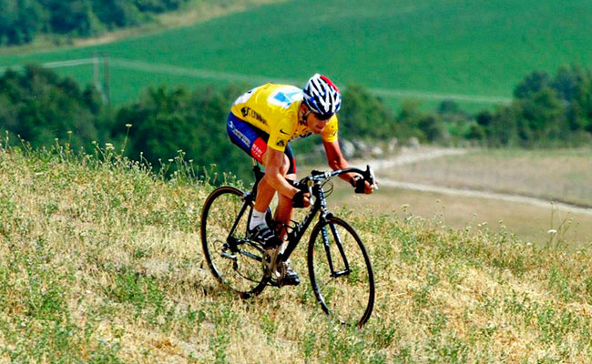 Посадка велосипедиста Лэнса Армстронга
