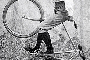 Картинка статьи Ретрофото трюков на велосипедах